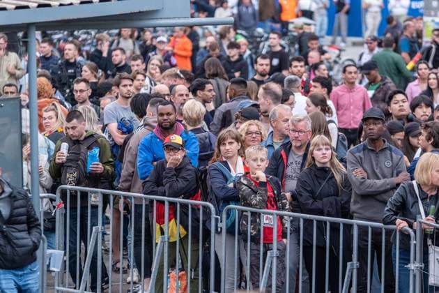 Auftakt zur Fußball Europameisterschaft in Deutschland . Auf dem Leipziger augustusplatz sind mehr als 15000 Menschen zusammengekommen um in der offiziellen Fanzone das Auftaktspiel Deutschland gegen Schottland zu schauen. Moderiert wurde der Abend vom MDR Moderator Tom Scheunemann Fanfest