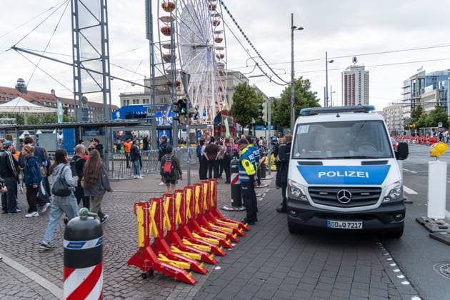 Auftakt zur Fußball Europameisterschaft in Deutschland . Auf dem Leipziger augustusplatz sind mehr als 15000 Menschen zusammengekommen um in der offiziellen Fanzone das Auftaktspiel Deutschland gegen Schottland zu schauen. Moderiert wurde der Abend vom MDR Moderator Tom Scheunemann Fanfest