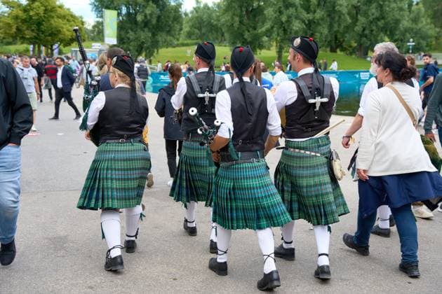 Traditionelle Schotten mit Schottenrock und Dudelsack, beim Länderspiel Deutschland gegen Schottland in München