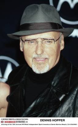 2001 DENNIS HOPPER arriving at the 16th Annual IFP West Independent Spirit Awards at Santa Monica Beach, CA 3 24 2001 2001 DENNIS HOPPER arriving at the 16th Annual IFP West Independent Spirit Awards at Santa Monica Beach, CA 3 24 2001,  Copyright: xGeorgexPimentelx xAvalonx 0544148404