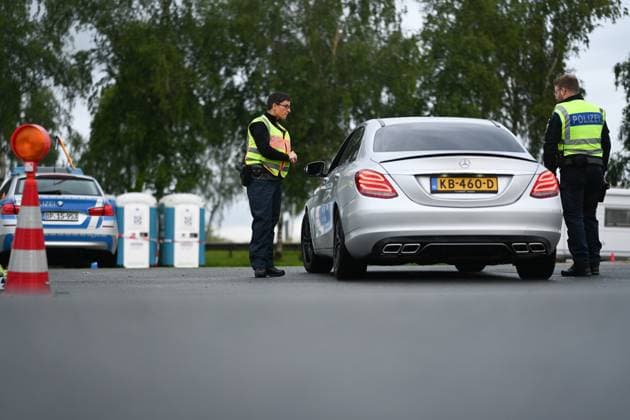 Grenzkontrolle im Anreiseverkehr zum ersten Spiel der Niederlande. Seit den Frühen Morgenstunden des 15. Juni kontrolliert die Bundespolizeidirektion Bad Bentheim am Grenzübergang Bunderneuland den Anreiseverkehr zum Länderspiel der niederländischen Nationalmannschaft. Bunde Niedersachsen Deutschland