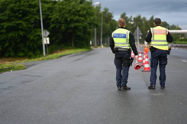 Grenzkontrolle im Anreiseverkehr zum ersten Spiel der Niederlande. Seit den Frühen Morgenstunden des 15. Juni kontrolliert die Bundespolizeidirektion Bad Bentheim am Grenzübergang Bunderneuland den Anreiseverkehr zum Länderspiel der niederländischen Nationalmannschaft. Bunde Niedersachsen Deutschland