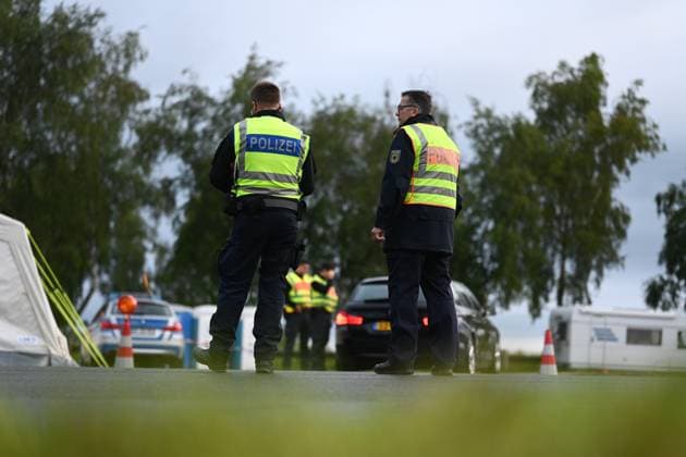 Grenzkontrolle im Anreiseverkehr zum ersten Spiel der Niederlande. Seit den Frühen Morgenstunden des 15. Juni kontrolliert die Bundespolizeidirektion Bad Bentheim am Grenzübergang Bunderneuland den Anreiseverkehr zum Länderspiel der niederländischen Nationalmannschaft. Bunde Niedersachsen Deutschland