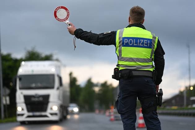Grenzkontrolle im Anreiseverkehr zum ersten Spiel der Niederlande. Seit den Frühen Morgenstunden des 15. Juni kontrolliert die Bundespolizeidirektion Bad Bentheim am Grenzübergang Bunderneuland den Anreiseverkehr zum Länderspiel der niederländischen Nationalmannschaft. Bunde Niedersachsen Deutschland