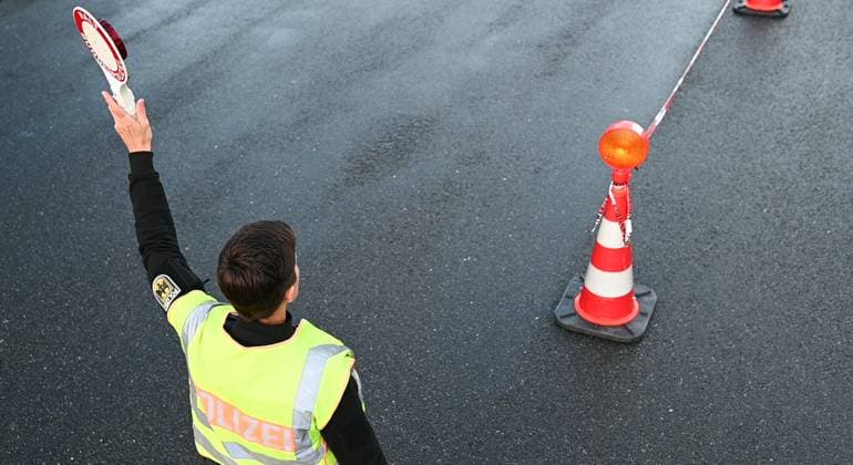 Grenzkontrolle im Anreiseverkehr zum ersten Spiel der Niederlande. Seit den Frühen Morgenstunden des 15. Juni kontrolliert die Bundespolizeidirektion Bad Bentheim am Grenzübergang Bunderneuland den Anreiseverkehr zum Länderspiel der niederländischen Nationalmannschaft. Bunde Niedersachsen Deutschland