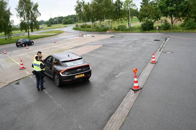 Grenzkontrolle im Anreiseverkehr zum ersten Spiel der Niederlande. Seit den Frühen Morgenstunden des 15. Juni kontrolliert die Bundespolizeidirektion Bad Bentheim am Grenzübergang Bunderneuland den Anreiseverkehr zum Länderspiel der niederländischen Nationalmannschaft. Bunde Niedersachsen Deutschland