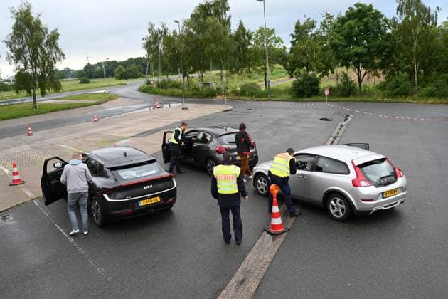 Grenzkontrolle im Anreiseverkehr zum ersten Spiel der Niederlande. Seit den Frühen Morgenstunden des 15. Juni kontrolliert die Bundespolizeidirektion Bad Bentheim am Grenzübergang Bunderneuland den Anreiseverkehr zum Länderspiel der niederländischen Nationalmannschaft. Bunde Niedersachsen Deutschland