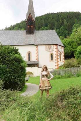 13.06.2024, Bad Kleinkircheim, AUT, Unterwegs in Kärnten, Reportage, Wenn die Musi Spielt 2024, im Bild Melissa Naschenweng,