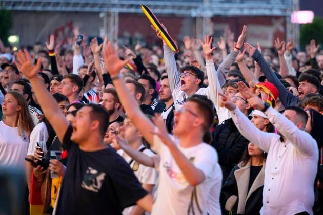 Public Viewing der EM: Etwa 8.000 Menschen sehen im FanPark am Airport Nürnberg das 5:1 der DFB-Elf gegen Schottland. (Themenbild, Symbolbild) Nürnberg, 14.06.2024 Bayern Deutschland Copyright: xDwixAnoraganingrumx