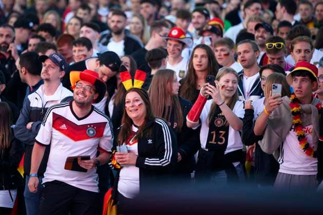 Public Viewing der EM: Etwa 8.000 Menschen sehen im FanPark am Airport Nürnberg das 5:1 der DFB-Elf gegen Schottland. (Themenbild, Symbolbild) Nürnberg, 14.06.2024 Bayern Deutschland Copyright: xDwixAnoraganingrumx