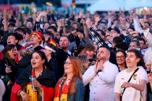 Public Viewing der EM: Etwa 8.000 Menschen sehen im FanPark am Airport Nürnberg das 5:1 der DFB-Elf gegen Schottland. (Themenbild, Symbolbild) Nürnberg, 14.06.2024 Bayern Deutschland Copyright: xDwixAnoraganingrumx