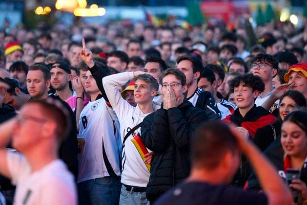 Public Viewing der EM: Etwa 8.000 Menschen sehen im FanPark am Airport Nürnberg das 5:1 der DFB-Elf gegen Schottland. (Themenbild, Symbolbild) Nürnberg, 14.06.2024 Bayern Deutschland Copyright: xDwixAnoraganingrumx