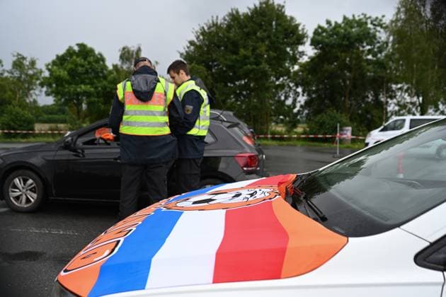 Grenzkontrolle im Anreiseverkehr zum ersten Spiel der Niederlande. Seit den Frühen Morgenstunden des 15. Juni kontrolliert die Bundespolizeidirektion Bad Bentheim am Grenzübergang Bunderneuland den Anreiseverkehr zum Länderspiel der niederländischen Nationalmannschaft. Bunde Niedersachsen Deutschland