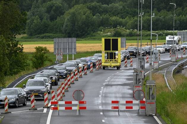 Grenzkontrolle im Anreiseverkehr zum ersten Spiel der Niederlande. Kilometerlanger Rückstau auf der Autobahn 7.Seit den Frühen Morgenstunden des 15. Juni kontrolliert die Bundespolizeidirektion Bad Bentheim am Grenzübergang Bunderneuland den Anreiseverkehr zum Länderspiel der niederländischen Nationalmannschaft. Bunde Niedersachsen Deutschland