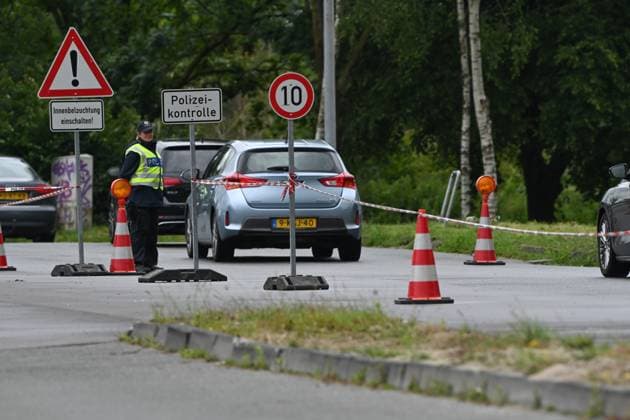 Grenzkontrolle im Anreiseverkehr zum ersten Spiel der Niederlande. Seit den Frühen Morgenstunden des 15. Juni kontrolliert die Bundespolizeidirektion Bad Bentheim am Grenzübergang Bunderneuland den Anreiseverkehr zum Länderspiel der niederländischen Nationalmannschaft. Bunde Niedersachsen Deutschland