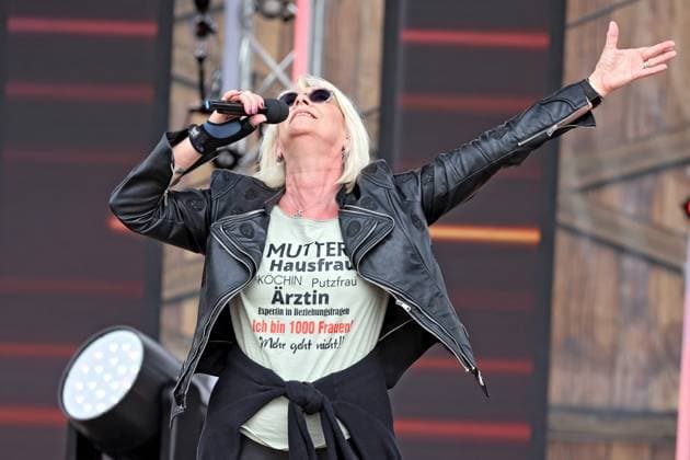 ORF Wenn die Musi spielt . Sängerin Claudia Jung während Proben zum Musik Open Air Wenn die Musi spielt am 14.06.2024 in Bad Kleinkirchheim. 20240615SBK0006