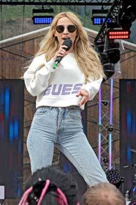ORF Wenn die Musi spielt . Sängerin Melissa Naschenweng während Proben zum Musik Open Air Wenn die Musi spielt am 14.06.2024 in Bad Kleinkirchheim. 20240615SBK0043