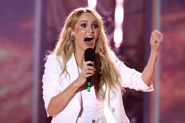 ORF Wenn die Musi spielt . Sängerin Melissa Naschenweng während Proben zum Musik Open Air Wenn die Musi spielt am 14.06.2024 in Bad Kleinkirchheim. 20240615SBK0225