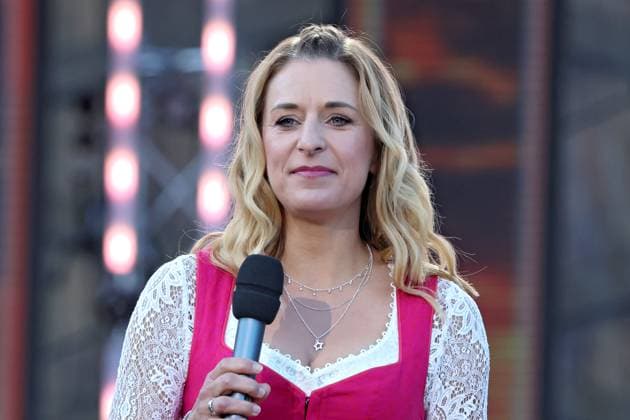 ORF Wenn die Musi spielt . Sängerin Stefanie Hertel während Proben zum Musik Open Air Wenn die Musi spielt am 14.06.2024 in Bad Kleinkirchheim. 20240615SBK0083