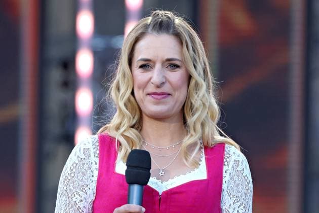 ORF Wenn die Musi spielt . Sängerin Stefanie Hertel während Proben zum Musik Open Air Wenn die Musi spielt am 14.06.2024 in Bad Kleinkirchheim. 20240615SBK0085