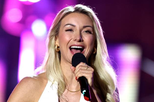 ORF Wenn die Musi spielt . Sängeirn Anna-Carina Woitschack während Proben zum Musik Open Air Wenn die Musi spielt am 14.06.2024 in Bad Kleinkirchheim. 20240615SBK0170