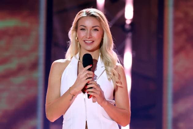 ORF Wenn die Musi spielt . Sängeirn Anna-Carina Woitschack während Proben zum Musik Open Air Wenn die Musi spielt am 14.06.2024 in Bad Kleinkirchheim. 20240615SBK0156