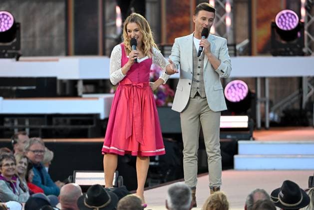 15.06.2024 - Bad Kleinkirchheim St. Oswald am Hoferriegel in Österreich (AUT) - Wenn die Musi spielt Open Air 2024 - Stefanie Hertel und Marco Ventre,