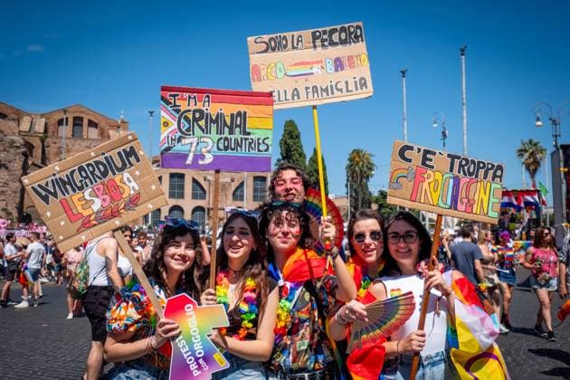 Bilder des Jahres 2024, News 06 Juni News Themen der Woche KW24 News Bilder des Tages June 15, 2024, Rome, Rm, Italy: Tens of thousands of people take part in the 30th edition of the Pride Parade in the streets of Rome. Rome Italy - ZUMAg256 20240615_znp_g256_034 Copyright: xMarcoxDixGianvitox