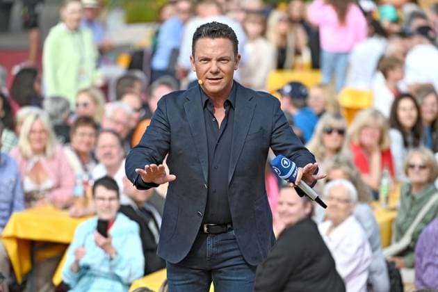 Entertainment Themen der Woche KW24 Entertainment Bilder des Tages ARD - Immer wieder Sonntags. Moderator Stefan Mross während der ARD - Unterhaltungsshow Immer wieder Sonntags am 16.06.2024 im Europapark Rust. 20240616MWI144081 *** ARD Immer wieder Sonntags presenter Stefan Mross during the ARD entertainment show Immer wieder Sonntags on 16 06 2024 at Europapark Rust 20240616MWI144081