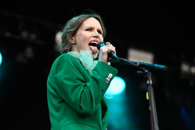 Bilder des Jahres 2024, Entertainment 06 Juni Entertainment Themen der Woche KW24 Entertainment Bilder des Tages STOCKHOLM, SVERIGE 20240616 The Cardigans med sangerskan Nina Persson uppträder under Rosendal Garden Party pa söndagen. STOCKHOLM SVERIGE x10070x *** STOCKHOLM, SWEDEN 20240616 The Cardigans with singer Nina Persson will perform at the Rosendal Garden Party on Sunday STOCKHOLM SWEDEN x10070x  Copyright: xJessicaxGow TTx ROSENDAL GARDEN PARTY 98TAySFih2M