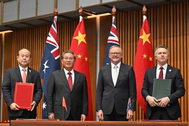 News Themen der Woche KW25 News Bilder des Tages LI QIANG AUSTRALIA VISIT, China?s Ambassador to Australia Xiao Qian, China?s Premier Li Qiang, Australia?s Prime Minister Anthony Albanese and Minister for Education Jason Clare at a signing ceremony at Parliament House in Canberra, Monday, June 17, 2024. Li Qiang, who is second only to President Xi Jinping, is on a four-day visit to Australia. ( NO ARCHIVING, EDITORIAL USE ONLY, NO USE IN BOOKS WITHOUT CONSENT CANBERRA AUSTRALIAN CAPITAL TERRITORY AUSTRALIA  Copyright: xMICKxTSIKASx 20240617141863515137