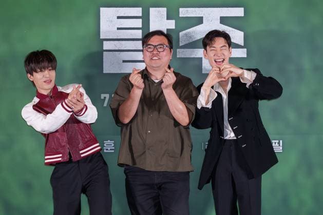 Entertainment Themen der Woche KW25 Entertainment Bilder des Tages Escape film premiere SEOUL, SOUTH KOREA, JUN 17: South Korean actor Koo Kyo-hwan, director Lee Jong-pil, Lee Je-hoon during Escape film premiere at the MEGABOX in Seoul, South Korea, on June 17, 2024. Seoul the MEGABOX South Korea 8080_279119 Copyright: xStevexChoxKyewoong PentaxPressx