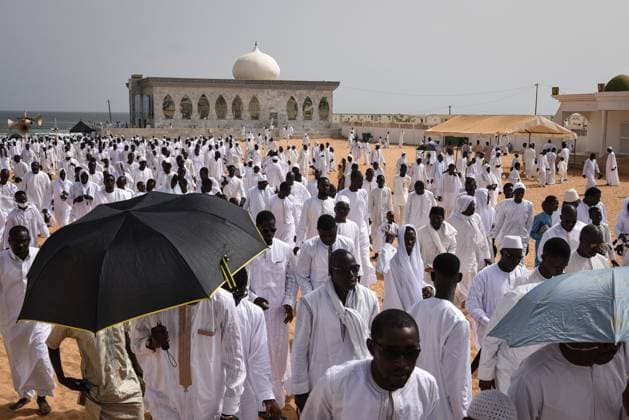 News Themen der Woche KW25 News Bilder des Tages - Tabaski Day in Dakar - 17 06 2024 - Senegal Dakar - Followers of the Layene Senegalese community perform a prayer during Tabaski (Aid al-Adha) celebrations in the popular Yoff district of Dakar, on June 17, 2024.  NicolasxRemenex xLexPictorium LePictorium_0293069