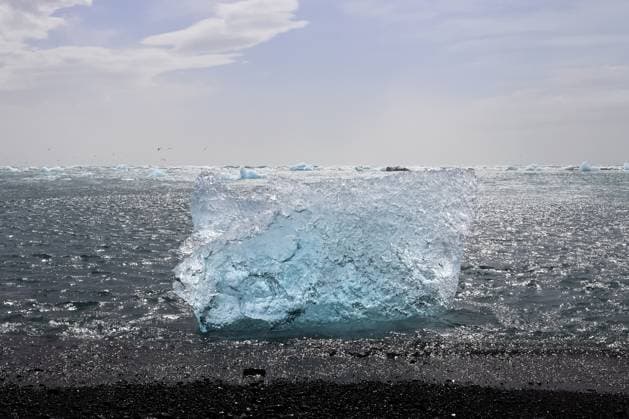 Creative Highlights World Vom Gletscher angeschwemmte Eisbrocken und Eisberge in der berühmten Gletscherlagune in Island *** from Glacier washed up Chunks of ice and Icebergs in the famous Glacier lagoon in Iceland 1127131145