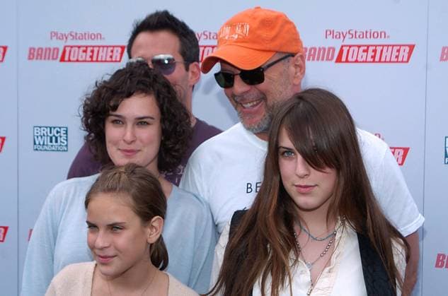 THE SONY COMPUTER ENTERTAINMENT AMERICA AND THE BRUCE WILLIS FOUNDATION PRESENT PLAYSTATIONÃÜ BANDTOGETHER BRUCE WILLIS, DAUGHTER RUMER, SCOUT AND TALLULAH WILLIS ARRIVING AT THE SONY COMPUTER ENTERTAINMENT AMERICA AND THE BRUCE WILLIS FOUNDATION PRESENT PLAYSTATIONÃÜ BANDTOGETHER AT SMASHBOX STUDIOS. CULVER CITY, CALIFORNIA. 8 DECEMBER 2005. PICTURE. JACQUI WONG,  Copyright: xJACQUIxWONGxLONDONxFEATURESx xAvalonx 0545092103
