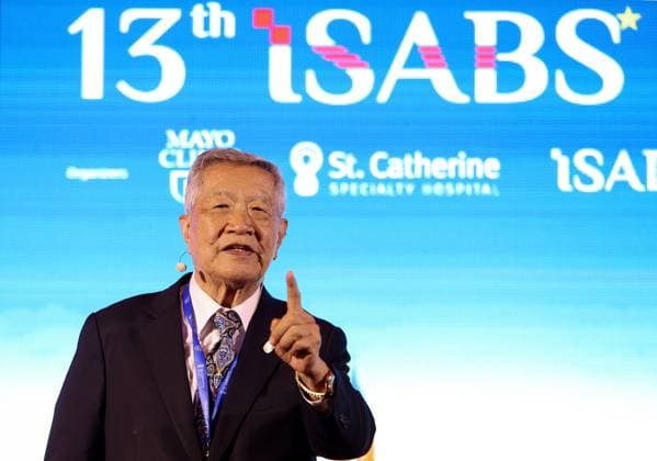 News Themen der Woche KW25 News Bilder des Tages ISABS Conference: Lecture by Henry Lee Forensic scientist Henry Lee hold a lecture during the 13th ISABS Conference on Applied Genetics and Mayo Clinic Lectures in Translational Medicine on June 17, 2024, in Split, Croatia. IvanaxIvanovic PIXSELL