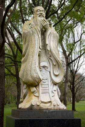 Statue des chinesischen Philisophen Konfuzius, Gärten der Welt, Berlin, Deutschland mcpins *** Statue of the Chinese philosopher Confucius, Gardens of the World, Berlin, Germany mcpins mcpins