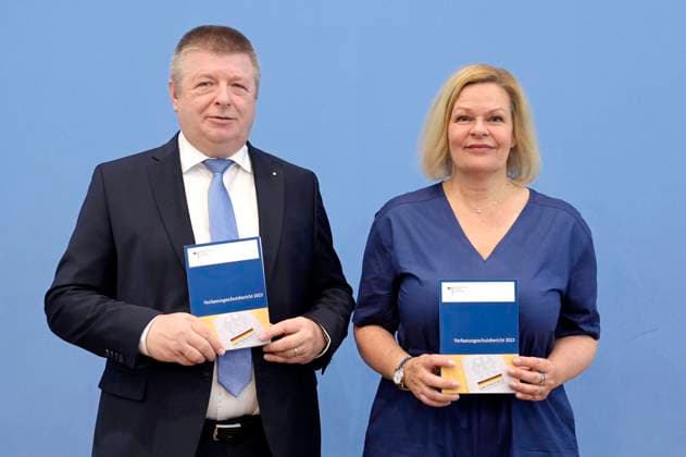 Thomas Haldenwang und Nancy Faeser bei der Bundespressekonferenz Vorstellung des Verfassungsschutzberichts 2023 im Haus der Bundespressekonferenz. Berlin, 18.06.2024 *** Thomas Haldenwang and Nancy Faeser at the Federal Press Conference Presentation of the 2023 Report on the Protection of the Constitution at the Federal Press Conference Center Berlin, 18 06 2024 Foto:xF.xKernx xFuturexImagex verfassungsschutzbericht_4606