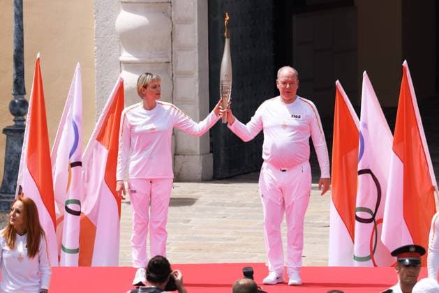 Entertainment Themen der Woche KW25 Entertainment Bilder des Tages Monaco, June 18, 2024 The Olympic Flame stops in the Principality of Monaco on the Place du Palais in the presence of LL AA SS The Sovereign Couple, Prince HÃ?rÃ ditaire Jacques, Princess Gabriella, as well as the Monaco relay team Charles Leclercq F1 driver , Rudy Rinaldi bobsleigh , Alexandra Coletti ski and Xiaoxin Yang pongiste Also present the keeper of the Olympic Flame JC VINAJ NO TABLOID The Olympic Flame stops in the Principality of Monaco on the palace square in the presence of LL AA SS The Sovereign Couple, Hereditary Prince Jacques, Princess Gabriella, as well as the Monegasque torchbearers Charles Leclercq F1 driver , Rudy Rinaldi bobsleigh , Alexandra Coletti skiing and Xiaoxin Yang table tennis player Also present the keeper  Copyright: xJean-CharlesxVinajx xStarfacex STAR_306313_024
