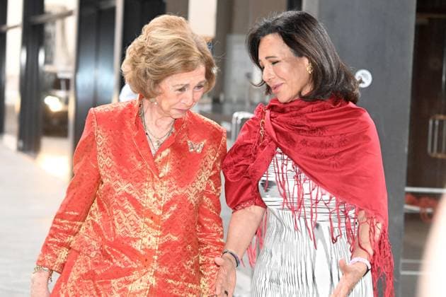 Entertainment Themen der Woche KW25 Entertainment Bilder des Tages Queen Sofia at the closing ceremony of academic year of Reina Sofia school of Music Queen Sofia with Ana Botin upon her arrival at the 8th annual meeting of the International Circle held at the Museo Nacional Centro de Arte Reina Sofia, June 18, 2024, in Madrid, Spain. Photo by Jose Oliva Europa Press ABACAPRESS.COM Madrid Spain  Copyright: xEuropaxPress ABACAx