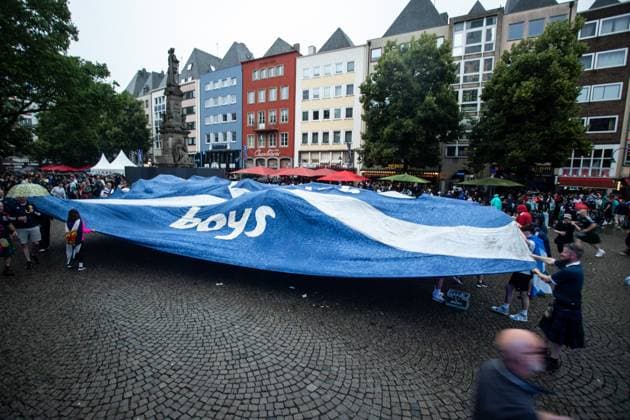 UEFA EURO 2024 in Köln, Public Viewing in Köln, Fan Zone am Heumarkt, Altermarkt. Obwohl Public Viewing abgesagt wurde, sammeln sich fans , Innenstadt. Fans von Schottland. UEFA EURO 2024 in Köln, Public Viewing in Köln, Fan Zone am Heumarkt, Altermarkt. Köln Innenstadt NRW Deutschland Copyright: xBEAUTIFULxSPORTS Buriakovx