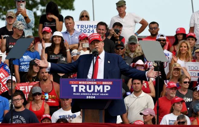 June 18, 2024, Racine, Wisconsin, USA: Presumptive Republican presidential nominee and former President DONALD J. TRUMP holds a rally Tuesday at Festival Hall Park in Racine, Wisconsin. Racine USA - ZUMAh154 20240618_znp_h154_016 Copyright: xMarkxHertzbergx
