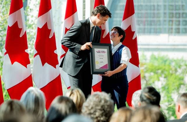 June 18, 2024, Ottawa, On, Canada: Teacher Laura Noel, right of Parkside Montessori school in Grand Prairie, Alta., exchanges a glance with Prime Minister Justin Trudeau after receiving the Prime Minister s Awards for Teaching Excellence and Teaching Excellence in STEM in Ottawa, on Tuesday, June 18, 2024. Ottawa Canada - ZUMAc35_ 20240618_zaf_c35_130 Copyright: xSpencerxColbyx