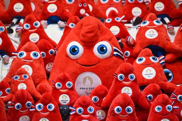 News Themen der Woche KW25 News Bilder des Tages Presentation of official Paris 2024 licensed products Official Mascot Plush Olympic Games Paris 2024 during the presentation of official Paris 2024 licensed products in Paris, France, on June 19, 2024. Photo by Tomas Stevens ABACAPRESS.COM Paris France  Copyright: xStevensxTomas ABACAx