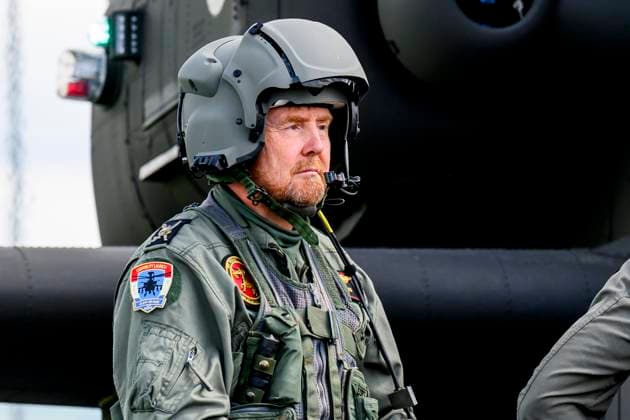Entertainment Themen der Woche KW25 Entertainment Bilder des Tages 19-06-2024 England King Willem-Alexander at the Carlisle Airport in the United Kingdom for his visit to the TAC Blaze UK helicopter exercise and flying in an Apache attack helicopter at Carlisle Airport in the United Kingdom. This exercise by the Defense Helicopter Command focuses on training in tactical low flying in the event of a radar threat and avoiding enemy radar systems. Â  Copyright: xPPEx