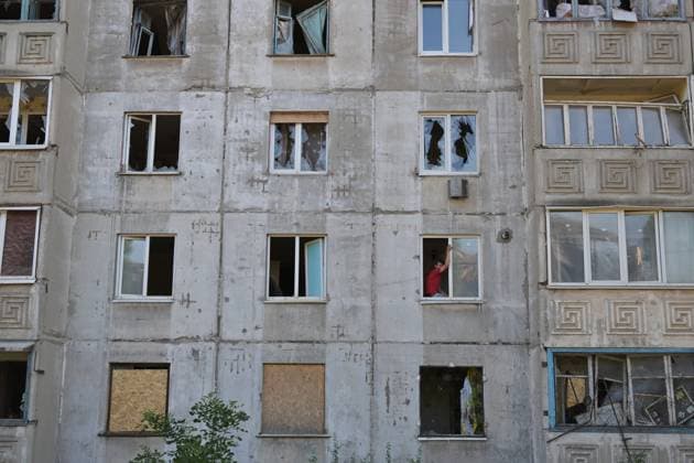 News Themen der Woche KW25 News Bilder des Tages Russia Ukraine Military Operation Shelling 8711887 19.06.2024 A view shows a damaged apartment building following recent shelling, which local authorities described as a Ukrainian military attack, amid Russia s military operation in Ukraine, in Pervomaisk, Lugansk People s Republic, Russia. More than 15 residential buildings have been damaged in the city as a result of an attack by Ukrainian forces, the regional branch of the People s Front reported. Evgeny Biyatov Sputnik Lugansk People s Republic Russia  Copyright: xEvgenyxBiyatovx