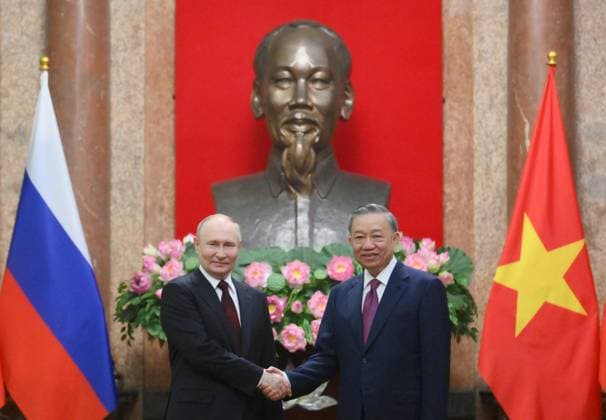 News Themen der Woche KW25 Vietnam Russia 8712107 20.06.2024 Russian President Vladimir Putin and Vietnamese President To Lam pose for photos at the Presidential Palace in Hanoi, Vietnam. Kristina Kormilitsyna Sputnik Hanoi Vietnam  Copyright: xKristinaxKormilitsynax
