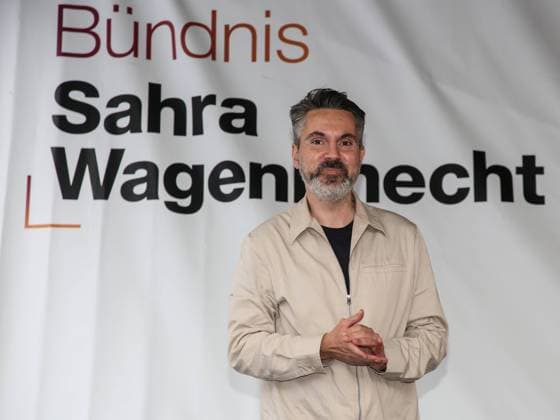 Fabio De Masi (BSW) bei Wahlkampfveranstaltung Bündnis Sahra Wagenknecht auf dem Willy-Brandt-Platz in Magdeburg am 05.06.2024 deutscher Politiker Fabio De Masi (BSW) bei Wahlkampfveranstaltung Bündnis Sahra Wagenknecht auf dem Willy-Brandt-Platz in Magdeburg am 05.06.2024 - German politician Fabio De Masi (BSW) at the election campaign event of the Sahra Wagenknecht Alliance on Willy-Brandt-Platz in Magdeburg on 05.06.2024 Copyright: xZoonar.com AxelxKammererx 21772449