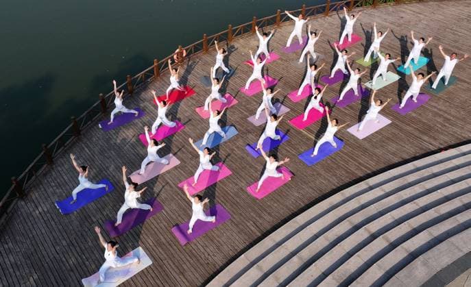 News Themen der Woche KW25 International Day of Yoga Yoga lovers are practicing yoga at Fengfeng Health Theme Cultural Park in Handan, China, on June 20, 2024. Handan Hebei China  Copyright: xCFOTOx originalFilename: cfoto-internat240620_npHXs.jpg