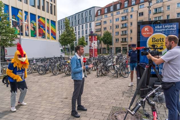 Ankunft der französischen Nationalmannschaft am Hyperion Hotel in Leipzig. Morgen wird die L equipe tricolore gegen Holland spielen. Nationaltrainer ist Didier Dechamps. Fans Ankunft Frankreich